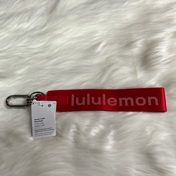 LULULEMON | Never Lost Keychain - Picture 3 of 7